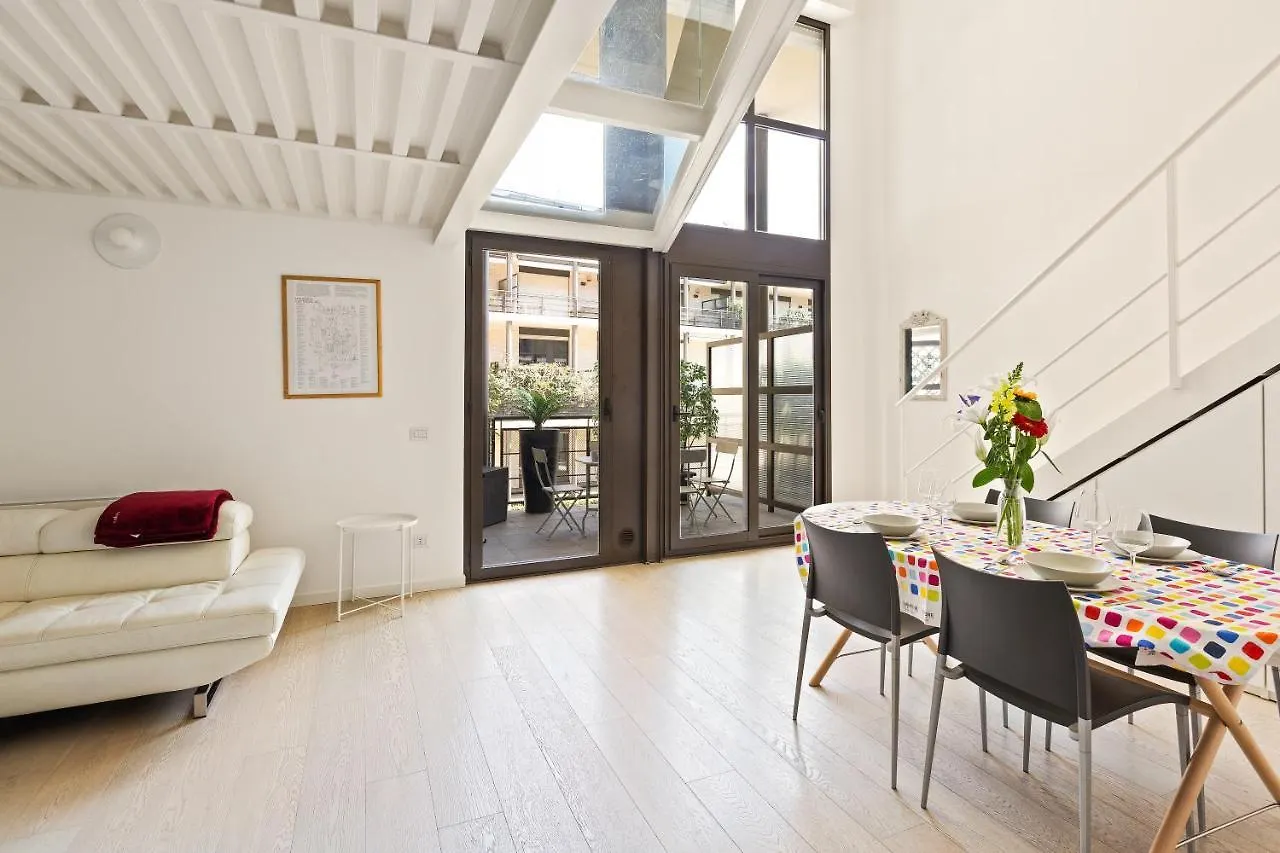 Elegant Loft With Balcony! Apartment Milan Italy