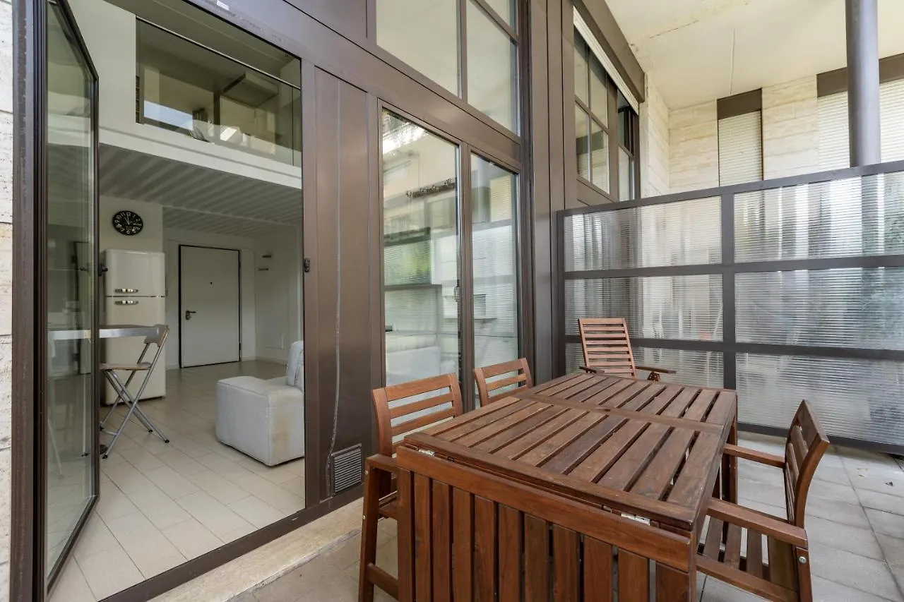 Ferienwohnung Elegant Loft With Balcony! Mailand