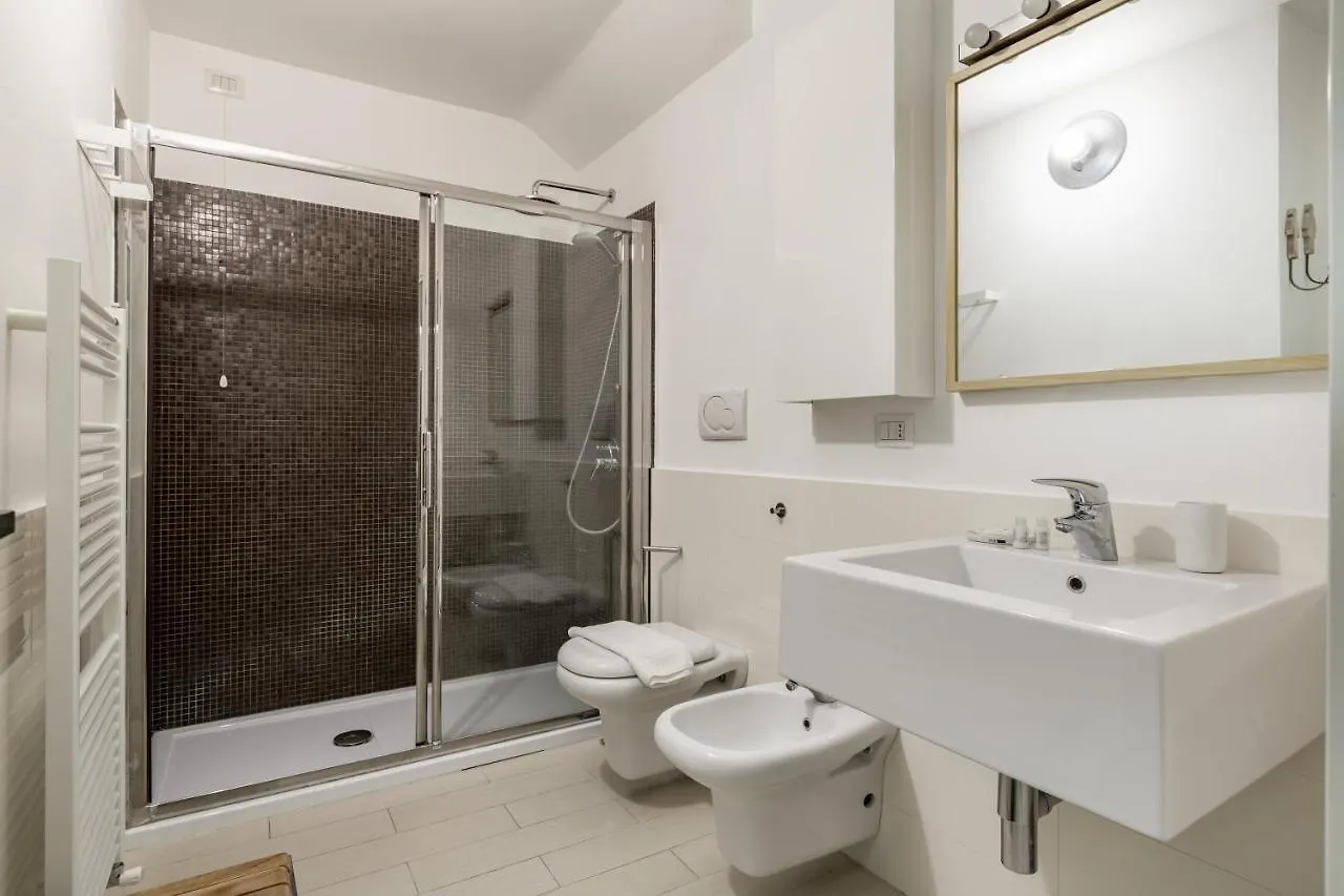 Ferienwohnung Elegant Loft With Balcony! Mailand Apartment