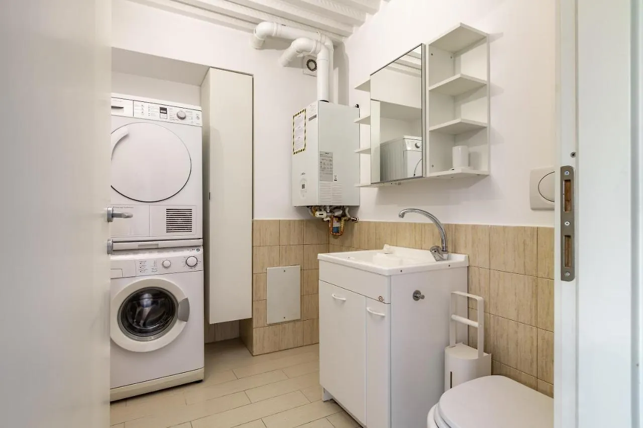 Ferienwohnung Elegant Loft With Balcony! Mailand Italien