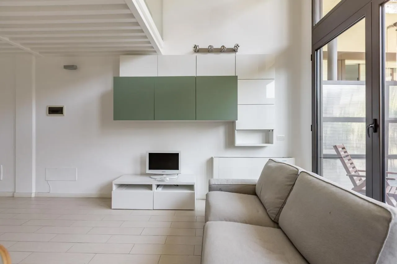 Apartment Ferienwohnung Elegant Loft With Balcony! Mailand