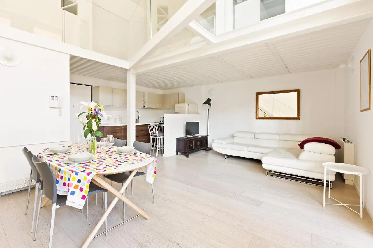 Ferienwohnung Elegant Loft With Balcony! Mailand